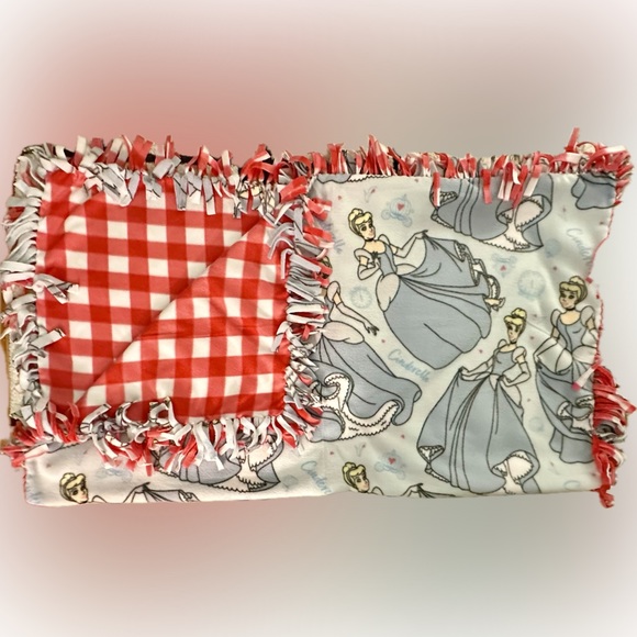 Cinderella - No Sew Fleece Handmade Knotted Blanket - Picture 5 of 9